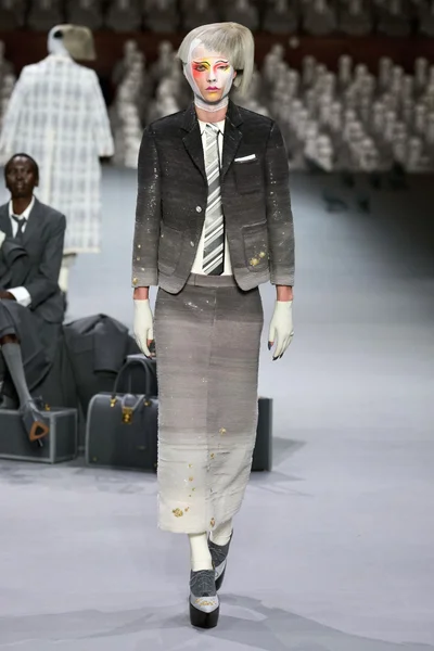 Look 16
